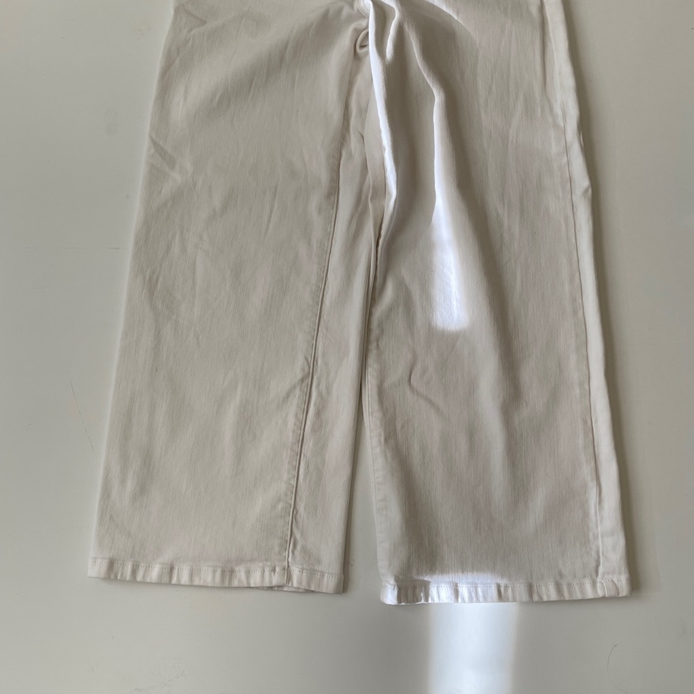 Banana Republic High Rise Wide Leg Cropped Jean in White, Size 28 / 6 - Picture 6 of 12